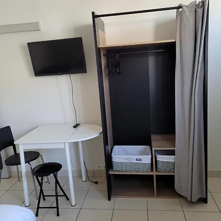 Simple Petit Studio A Cholet, 1 Lit Double * شوليه