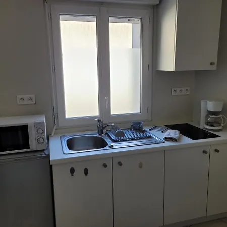 Simple Petit Studio A Cholet, 1 Lit Double *